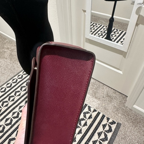 NWOT Maroon, Kate Spade New York

CARSON CONVERTIBLE CROSSBODY - Picture 12 of 13